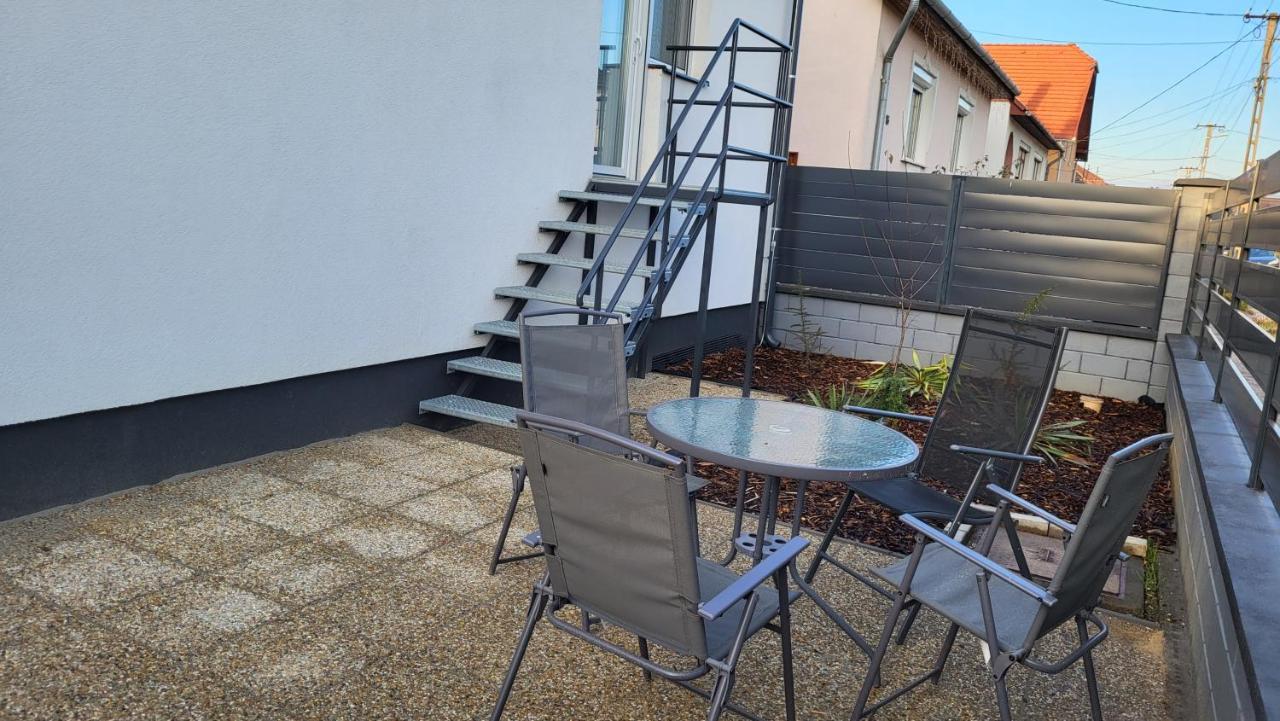 Relax Apartments Sarvar A1 Экстерьер фото